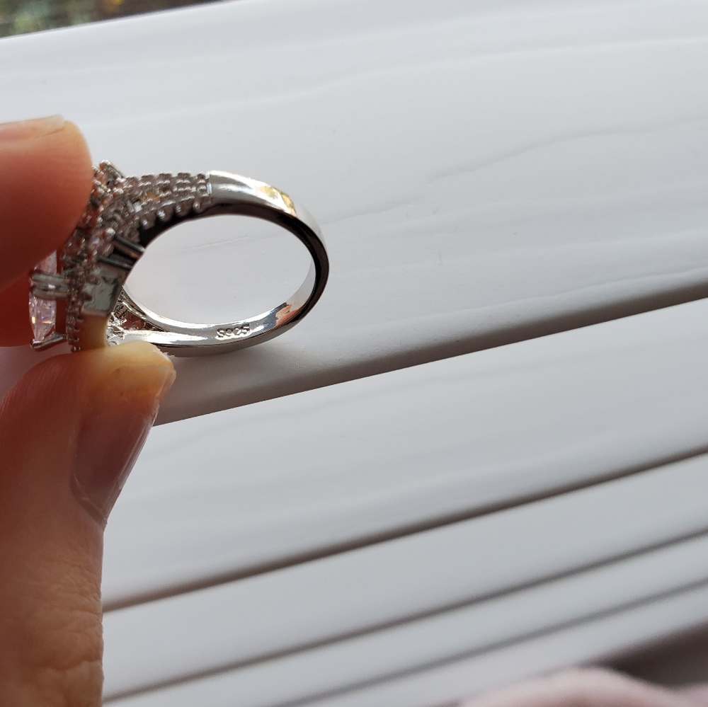 Gorgeous White Topaz Wedding Engagement Ring - Picture 8 of 8